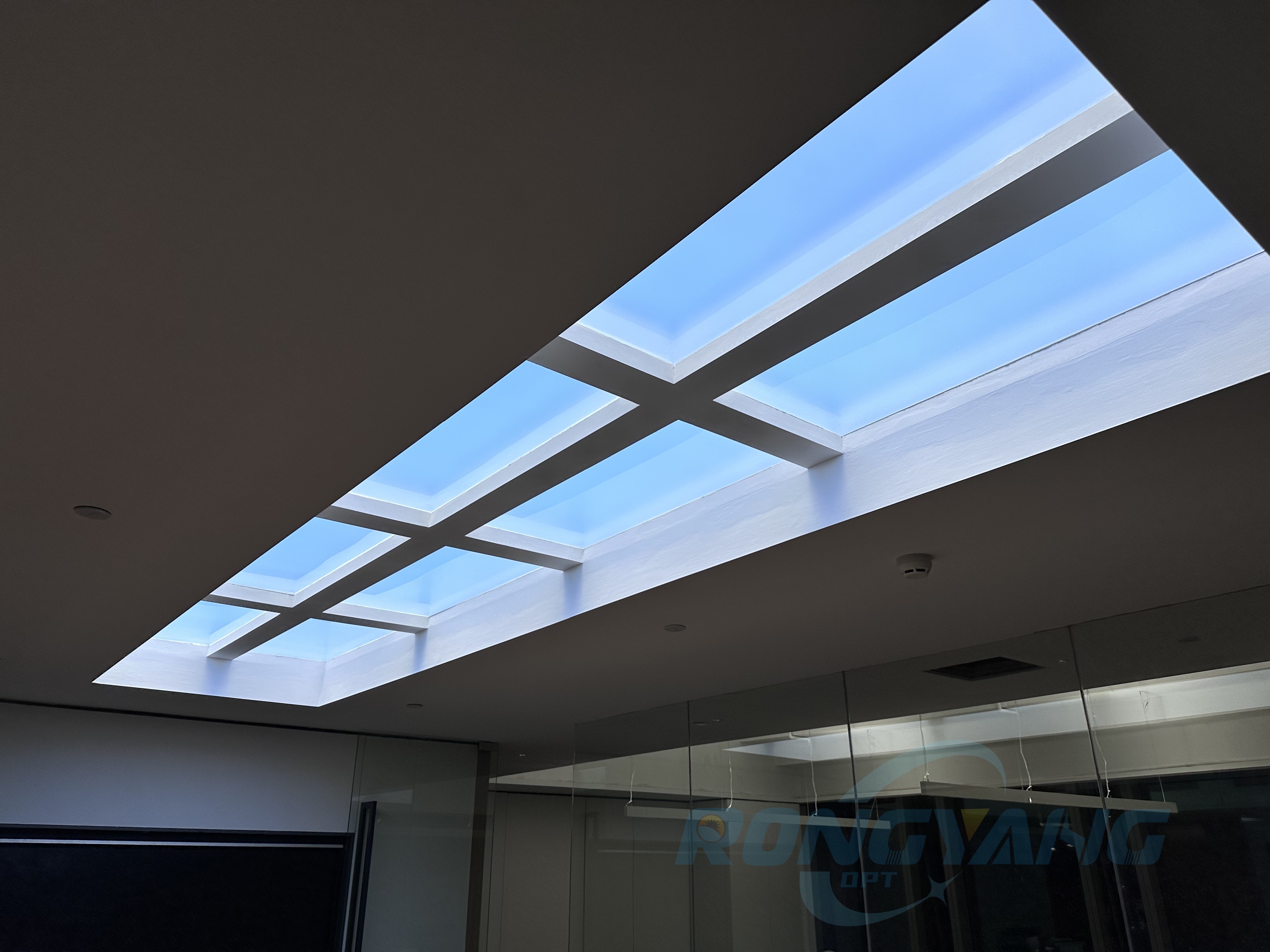 Últimos blogs de la empresa sobre Artificial Skylights for Office Break Rooms