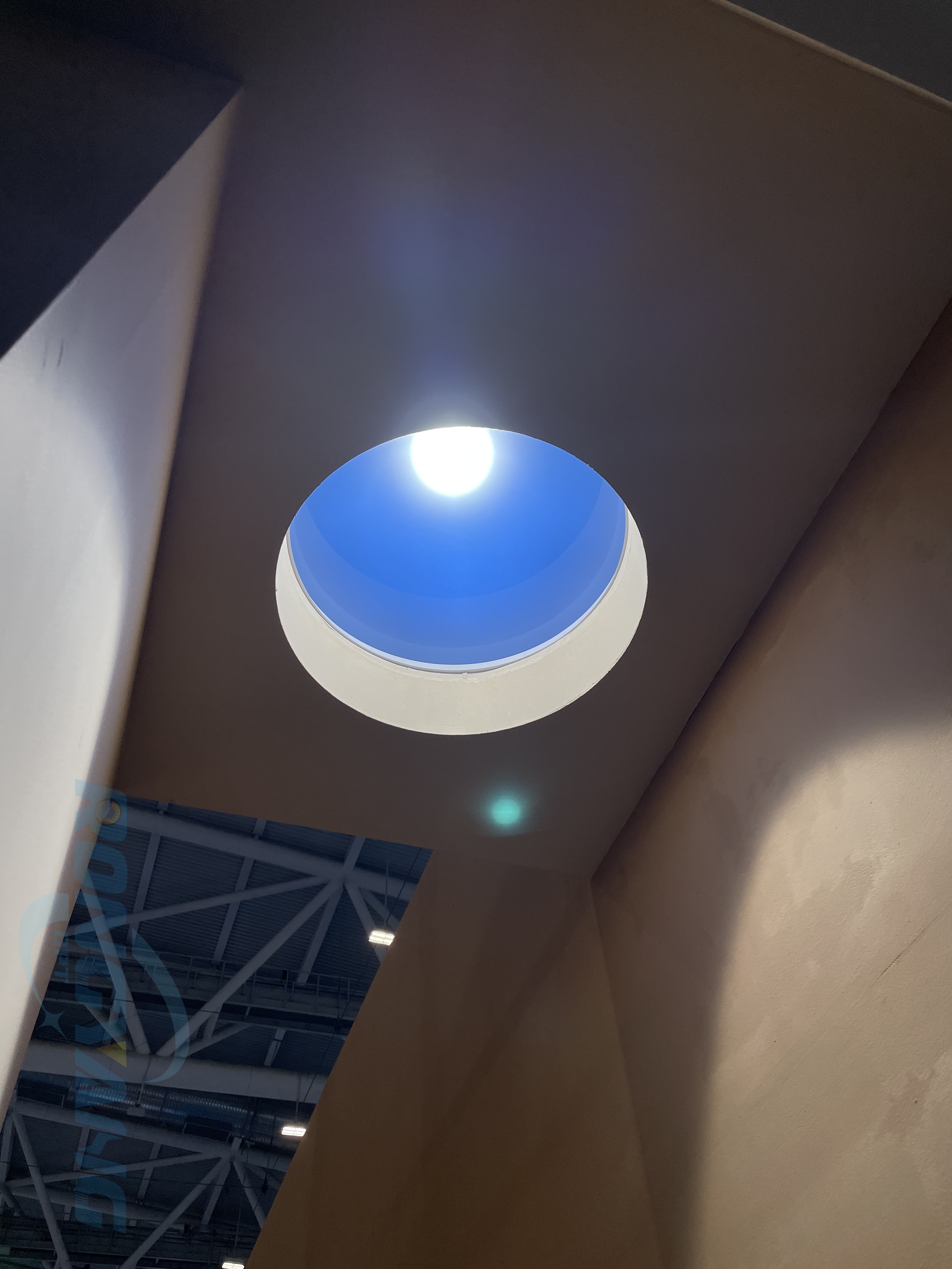 Últimos blogs de la empresa sobre Key Factors to Consider Before Choosing an Artificial Skylight