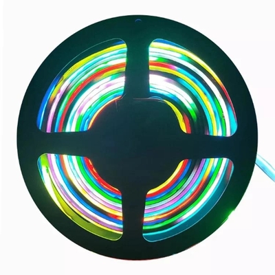 Tira de luces LED que cambian de color para exteriores de 24V y 18W con control remoto práctico