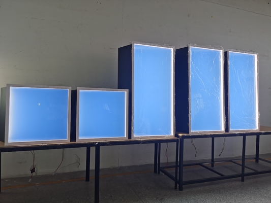 Panel de claraboya LED de 150W con temperatura de color de 2100-7000K Ilumina el espacio de 8-12 metros cuadrados